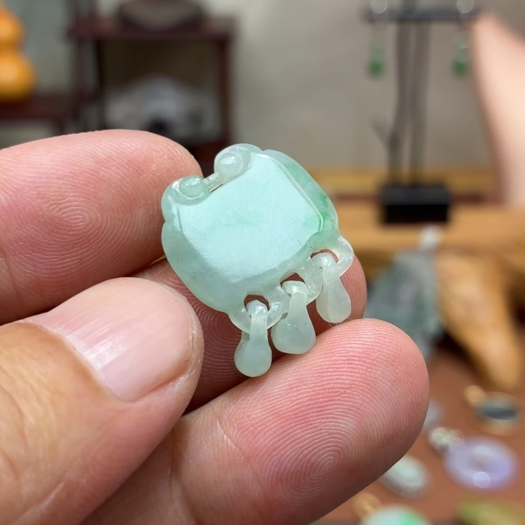 无***忧翡翠未镶嵌颈饰锁牌