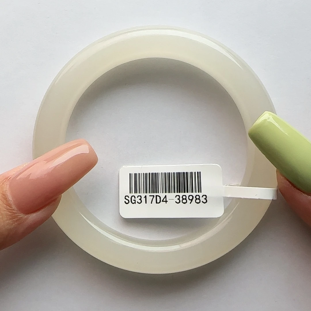 和田玉手镯未镶嵌是****子