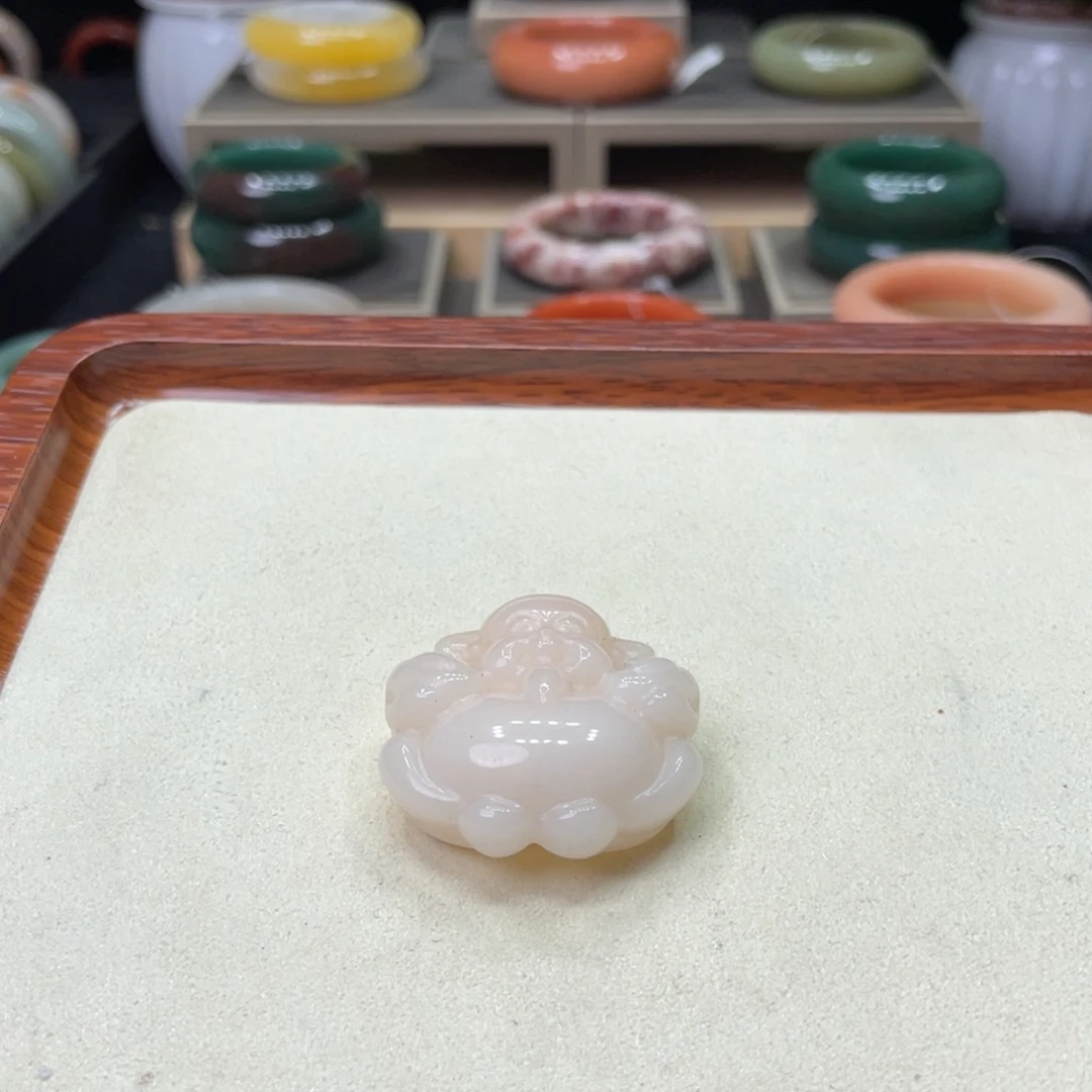 未镶嵌手镯石英岩玉?*