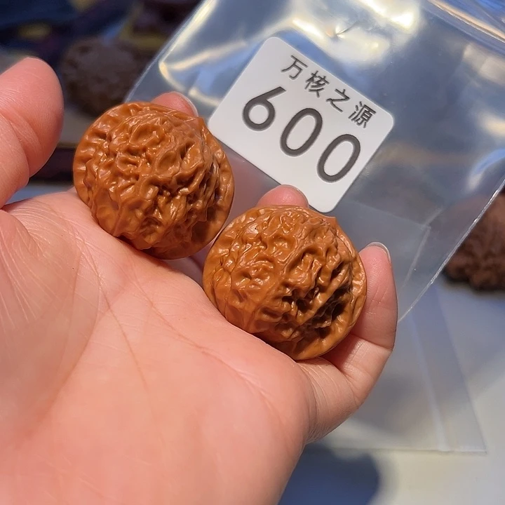 吊坠桃核36瓷娃娃，也叫官印……