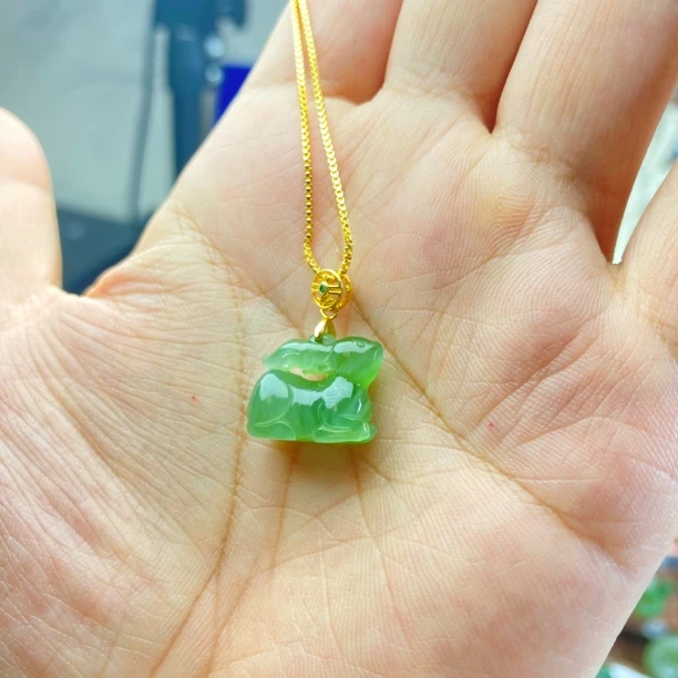 一鹿有你 精美俄料粉绿猫眼吊坠 纯手工雕刻 时尚百搭
