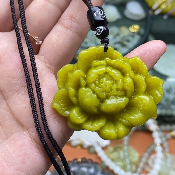 蛇纹石玉未镶嵌吊坠