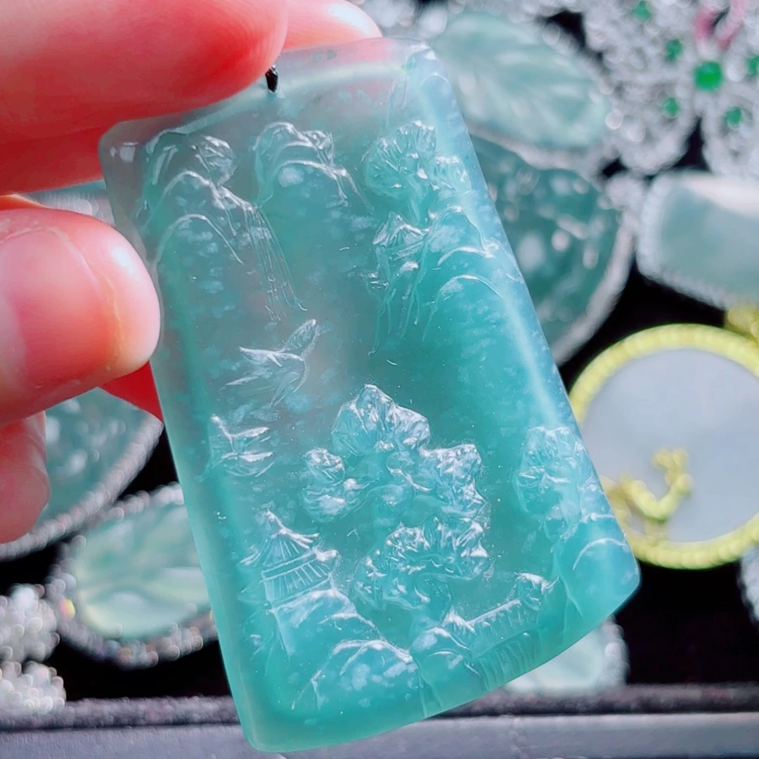 翡翠颈饰未镶嵌山水牌