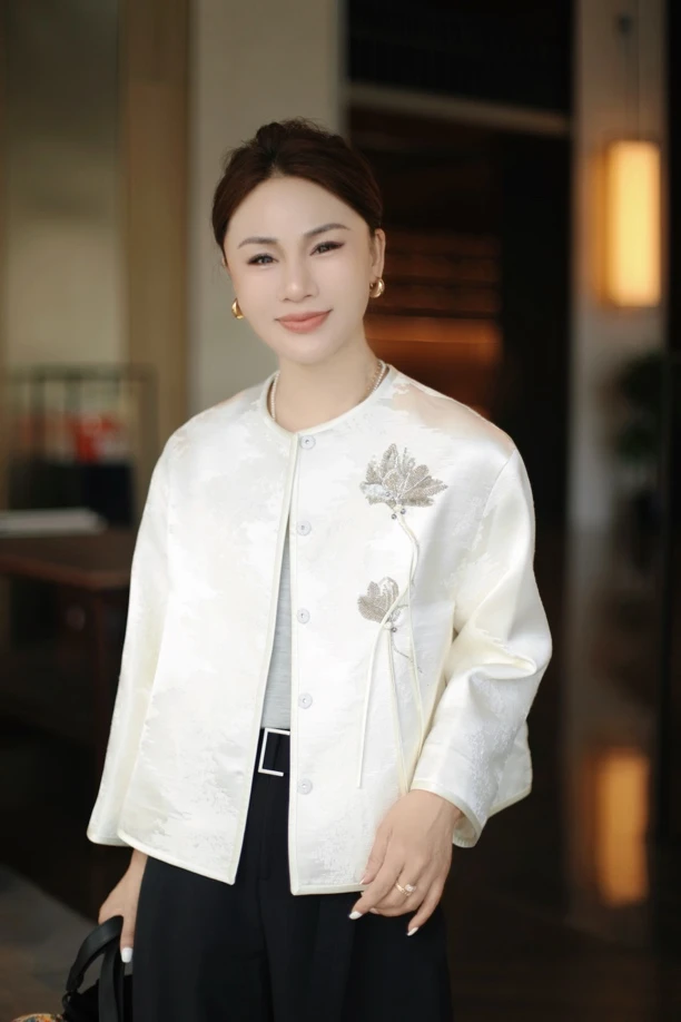 【荣姐精选】暗纹钉珠花外套