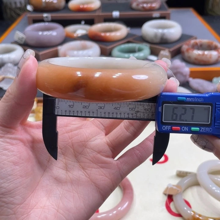 未镶嵌手镯石英质玉