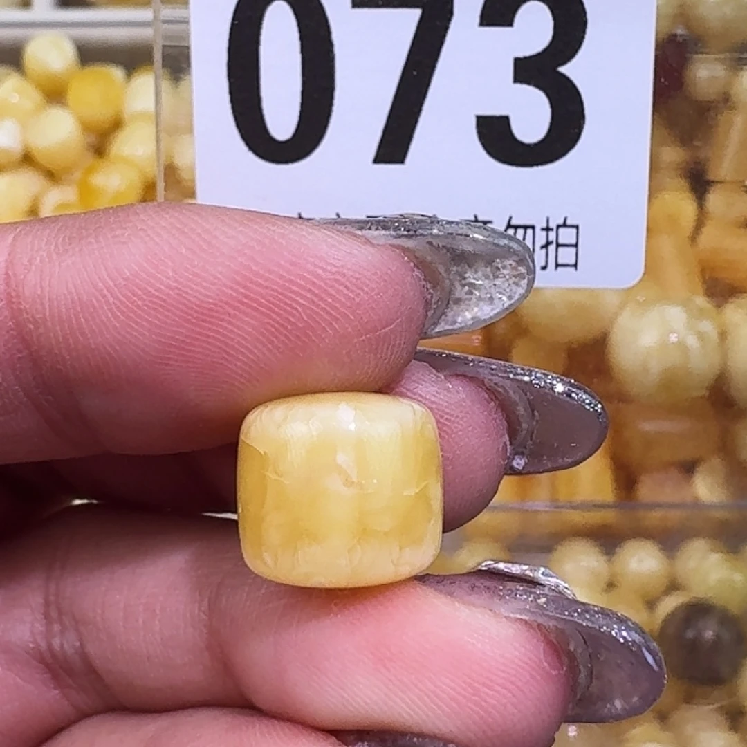 琥珀未镶嵌裸石12×11微微瑕