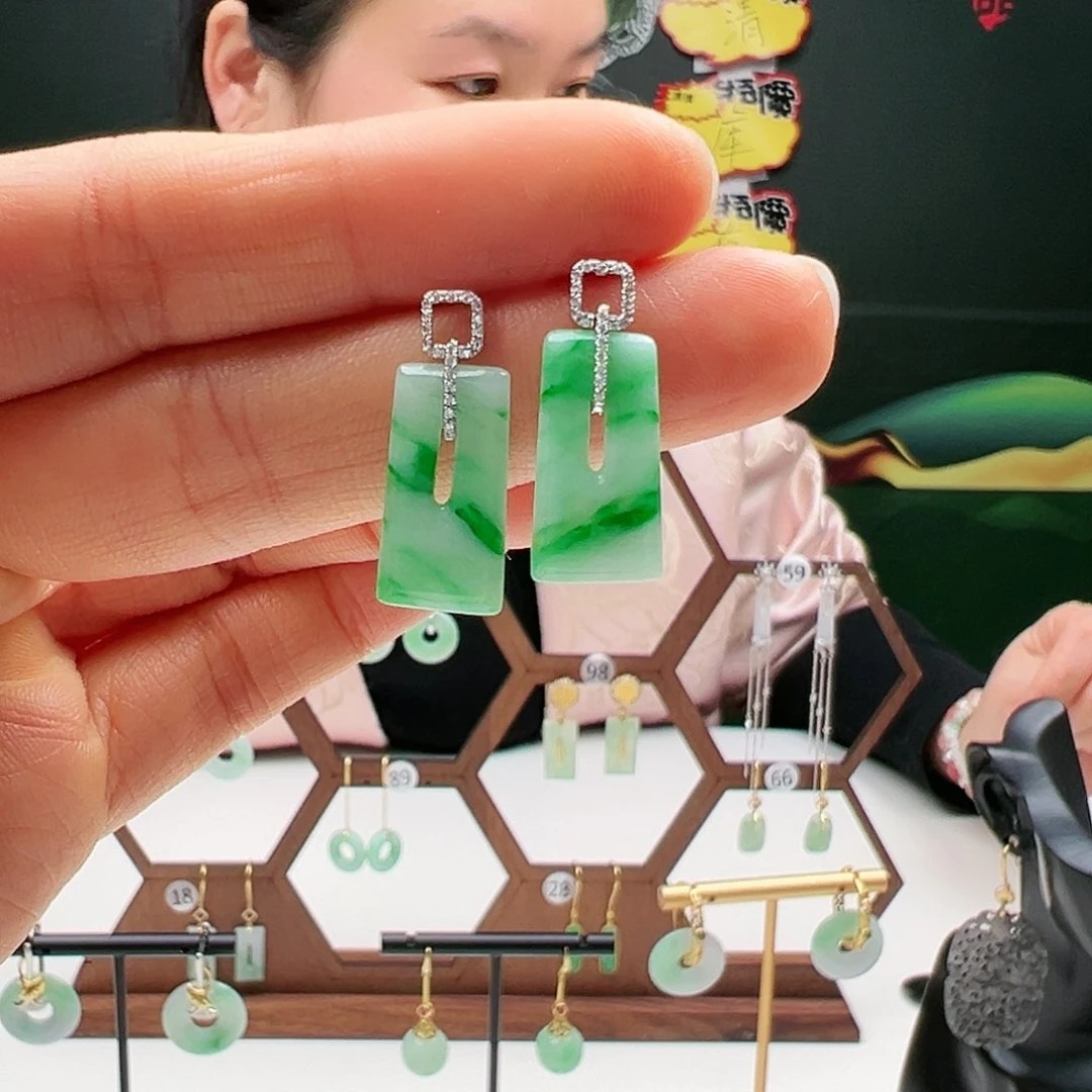 翡翠耳饰18K金镶嵌天然翡翠耳饰18k金镶嵌