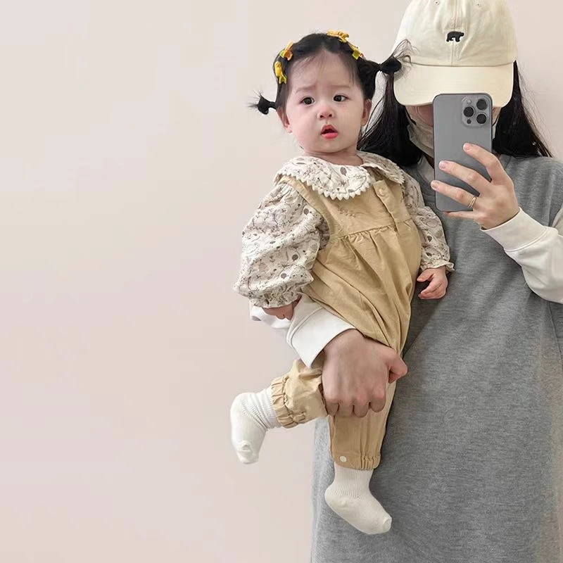 春秋款宝宝衣服上新娃娃领上衣绣花背带裤女宝洋气时尚两件套