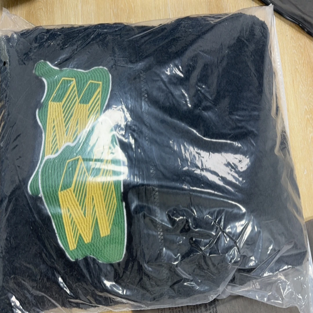 Med帅摇摇衣服(默认微瑕)介意勿拍
