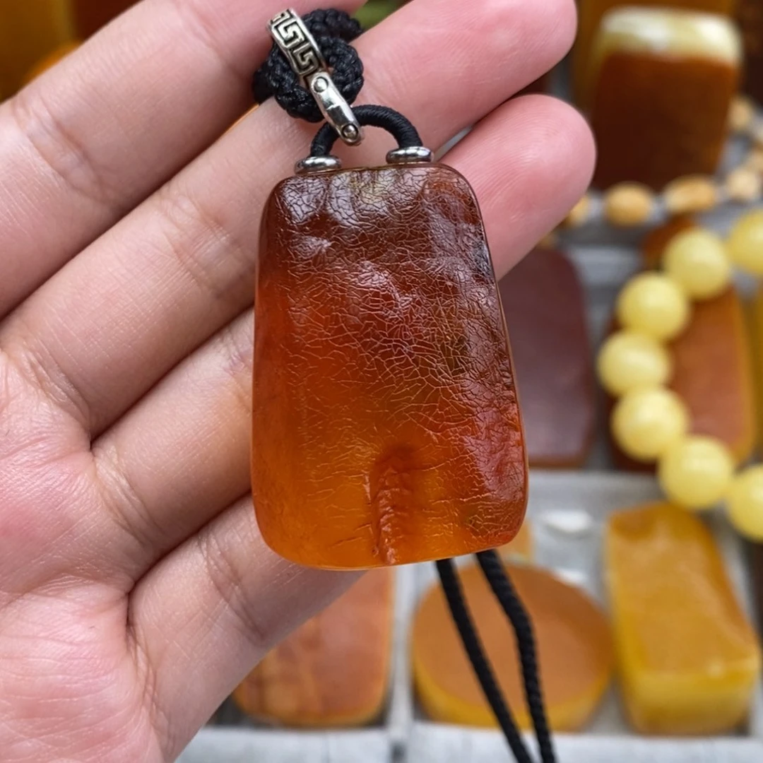 琥珀吊坠(赠链)未镶嵌