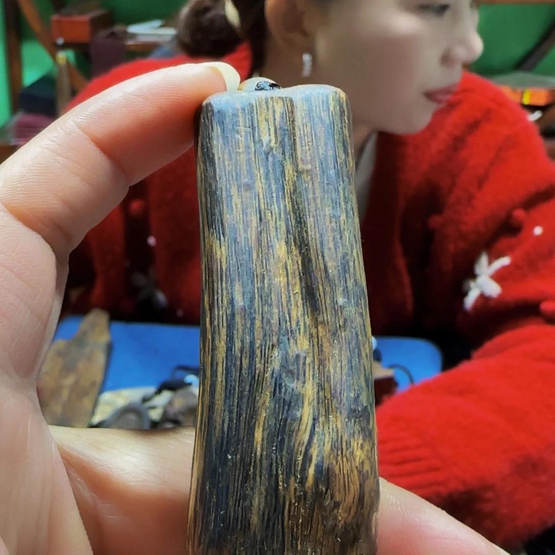 沉香碎屑沉香海南白奇糖结瘤疤老料带绳12克