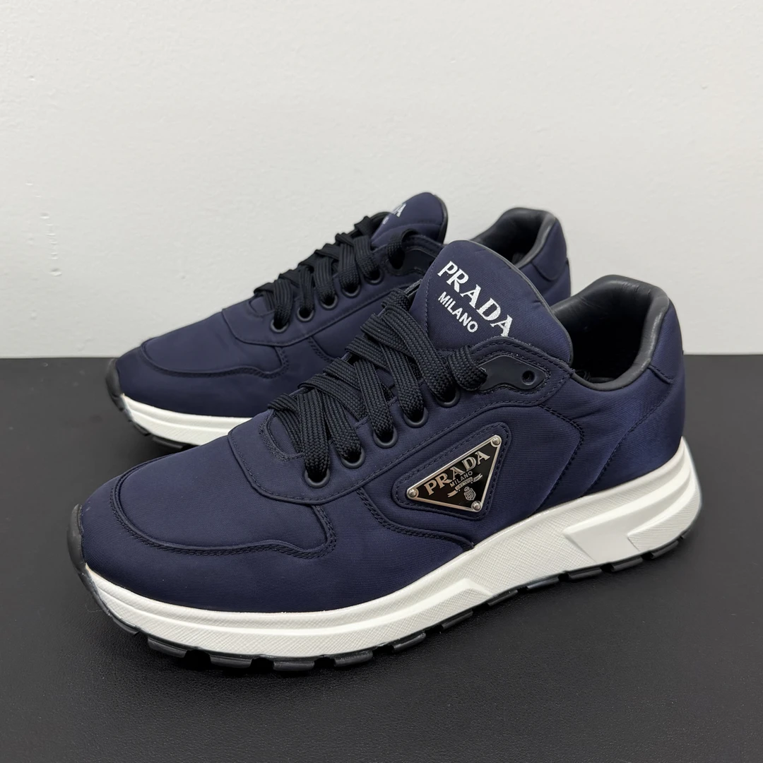 99新 Prada/普拉达 39欧 三角标休闲板鞋二手奢侈品