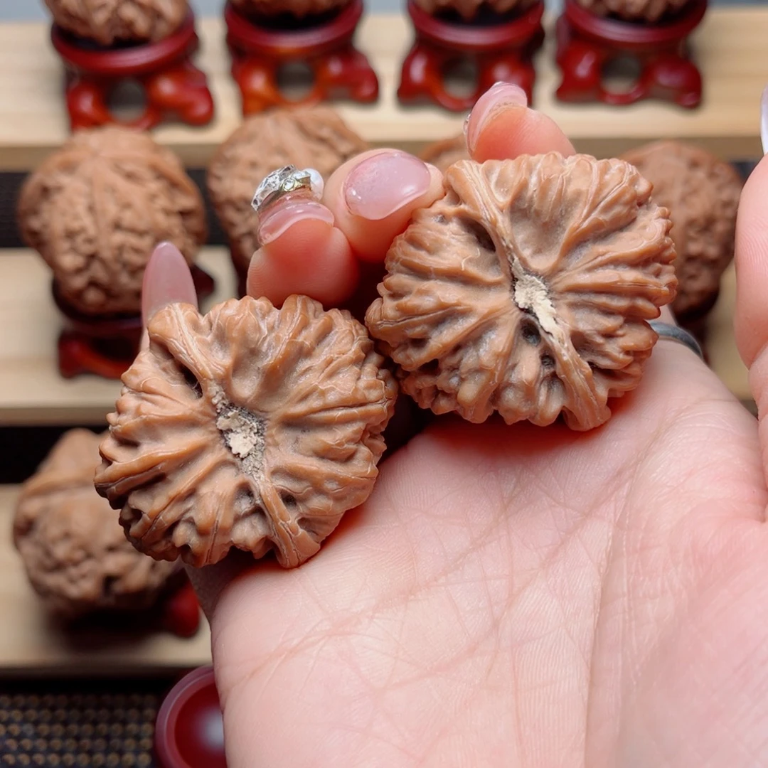 文玩核桃把件凹底