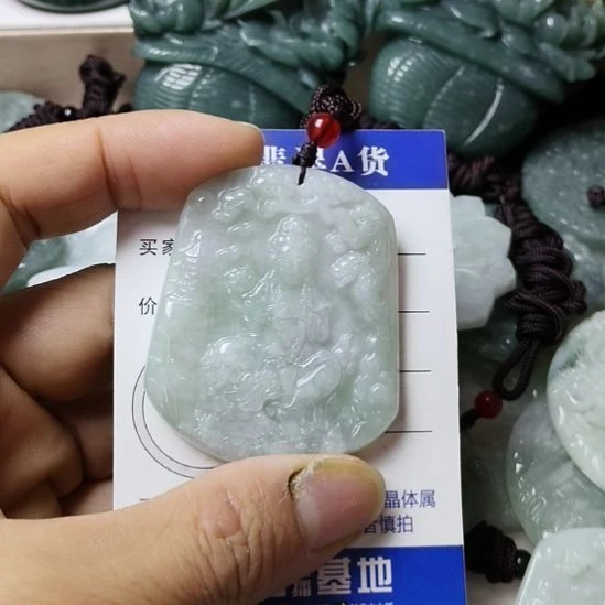 翡翠未镶嵌颈饰挂件