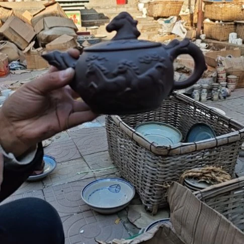 库存微瑕紫砂壶一个