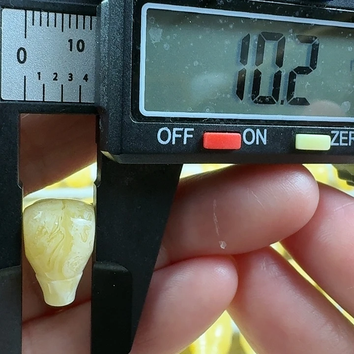 蜜蜡未镶嵌裸石37