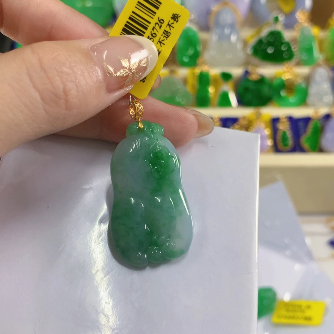 翡翠18K金镶嵌颈饰