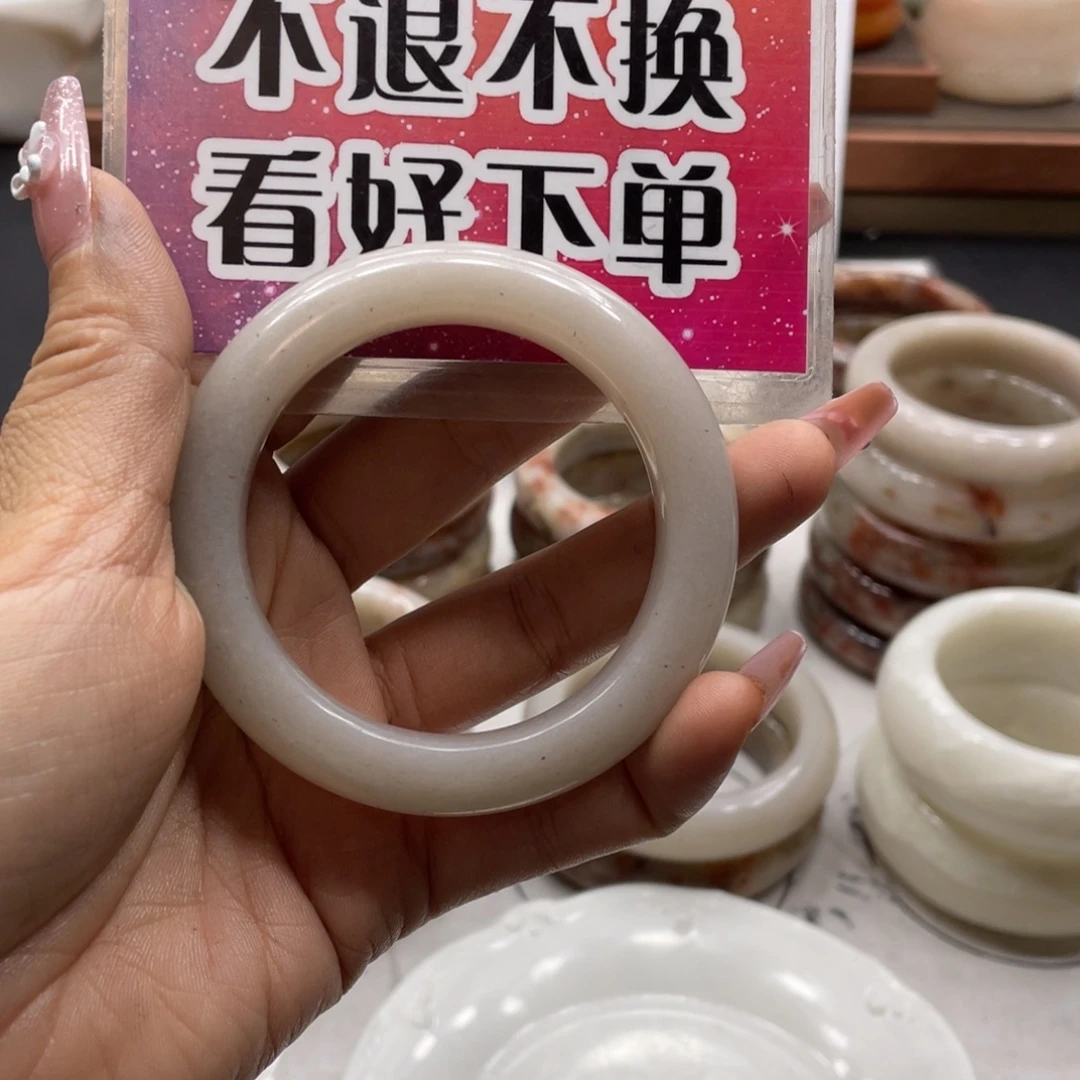 用***1未镶嵌手镯石英质玉