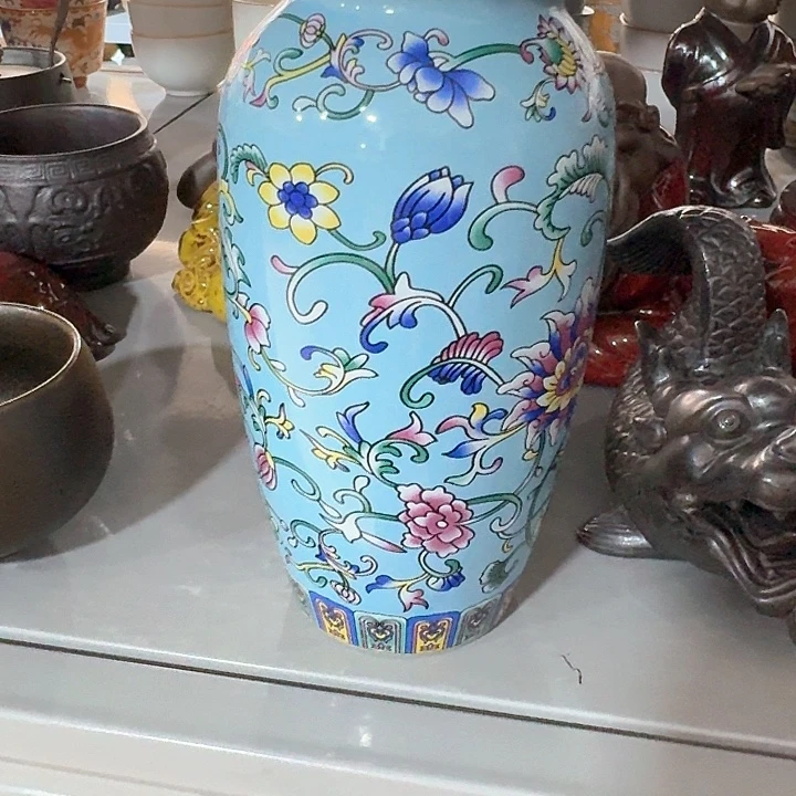 主人杯一个，瓷。品茗