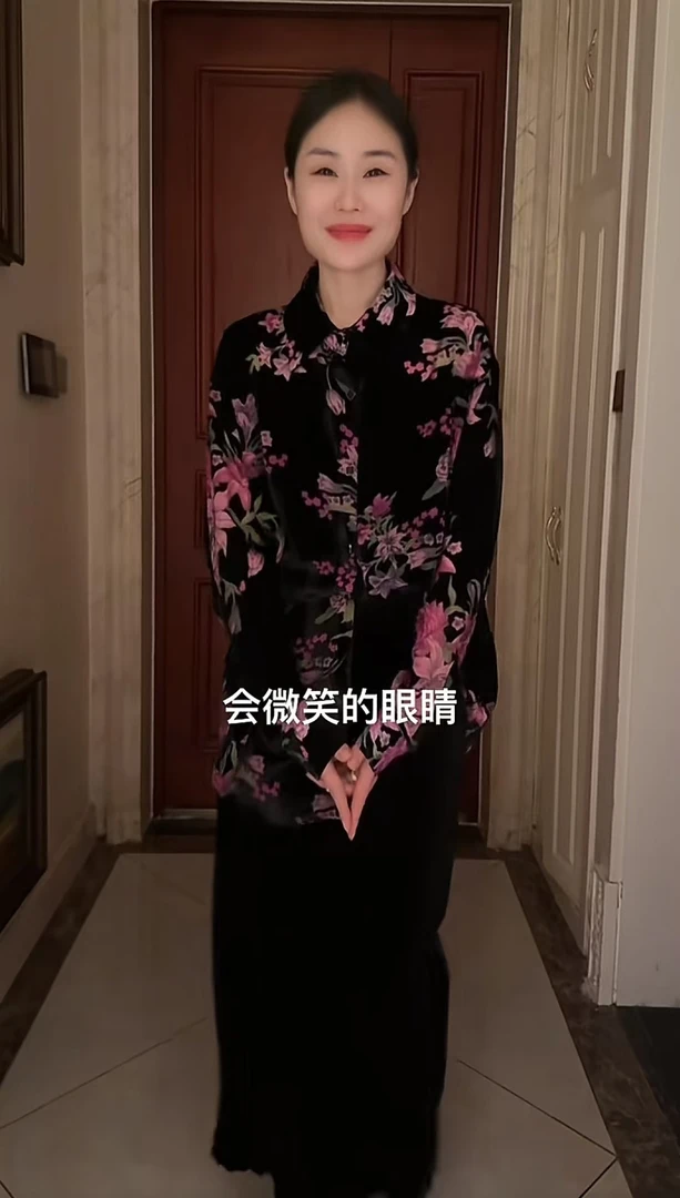 Miss Huo 丝绒花朵衬衣 黑色A 8698