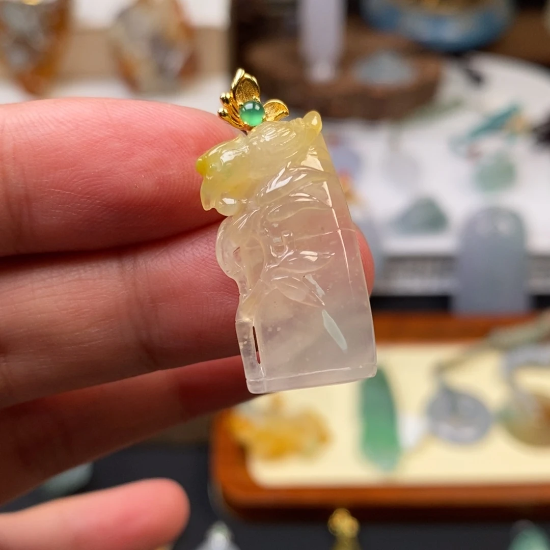 翡翠颈饰18K金镶嵌缅甸天然翡翠高冰黄竹节