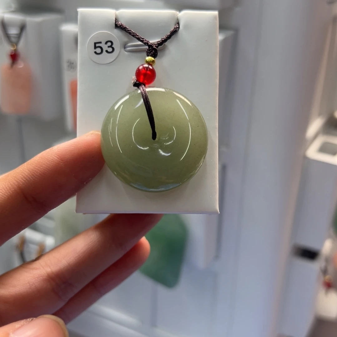 墨***衣石英质玉（非洲翠）合金颈饰