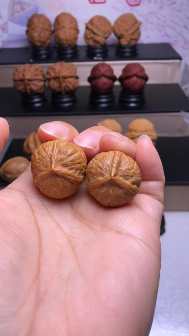 小三楞云南野生铁皮核桃文玩