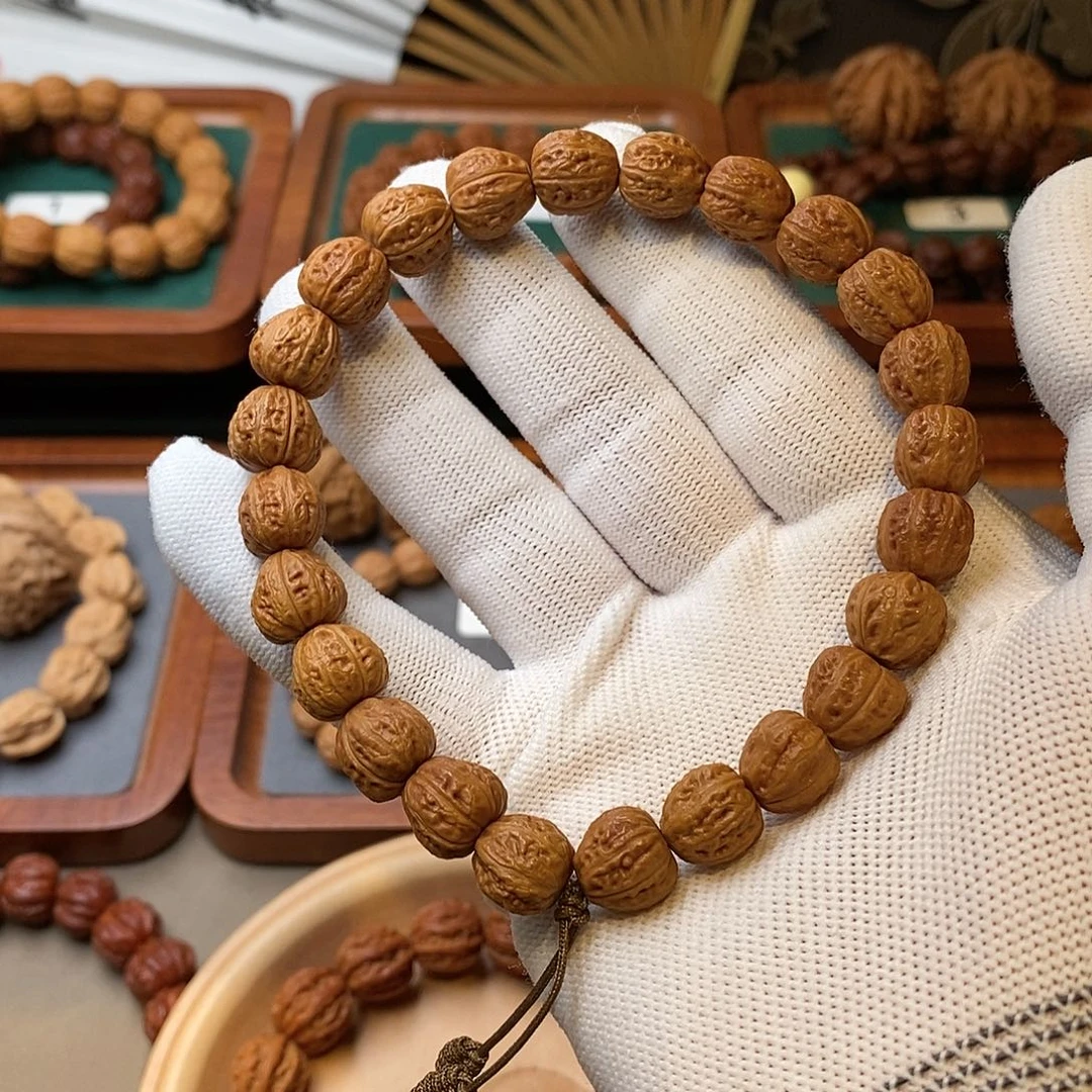 文玩核桃手串白****黑京八棱