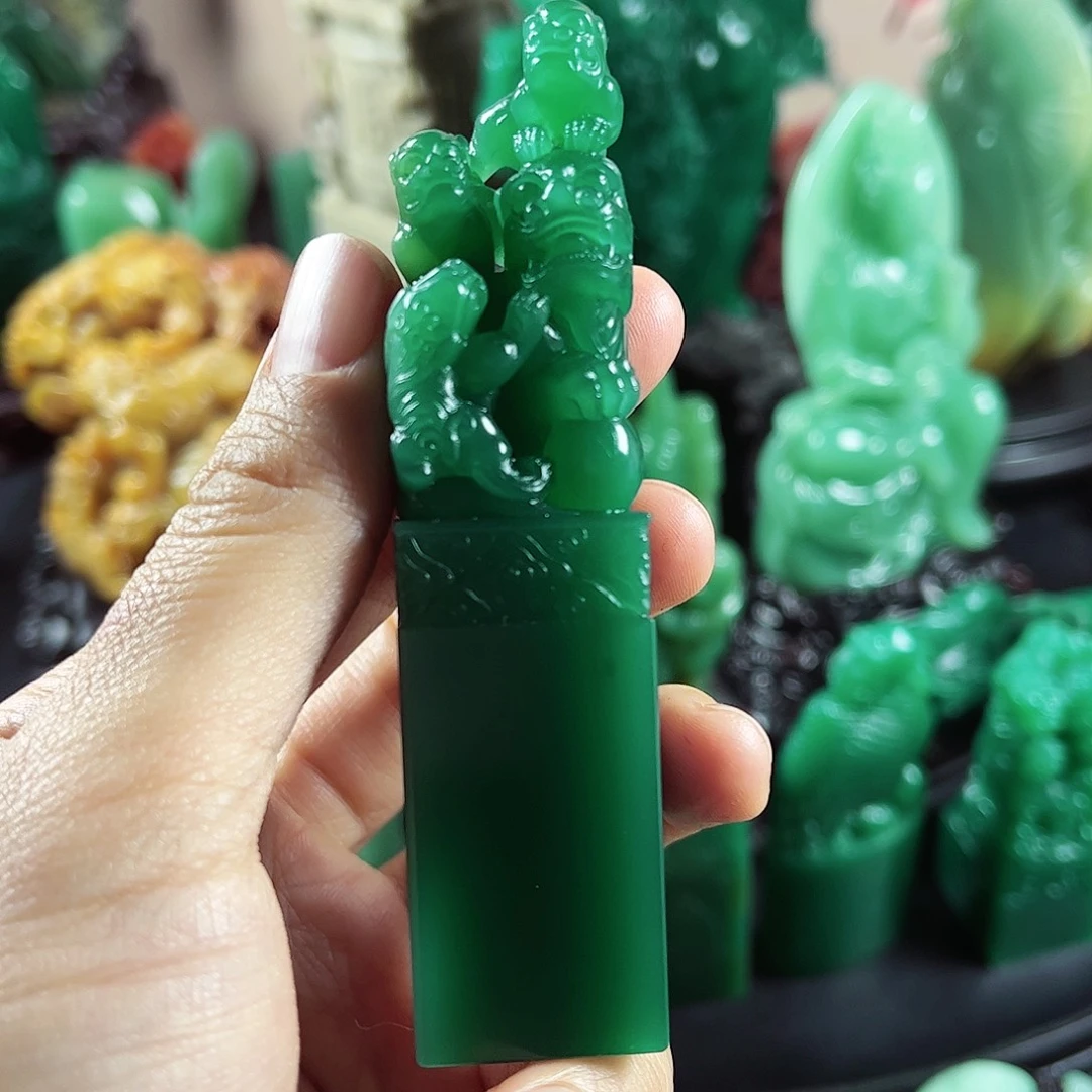 四川石哈***3雅安绿名贵石材