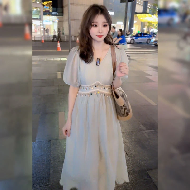 小个子气质法式茶歇连衣裙女2025夏季新款时尚泡泡袖V领绝美长裙