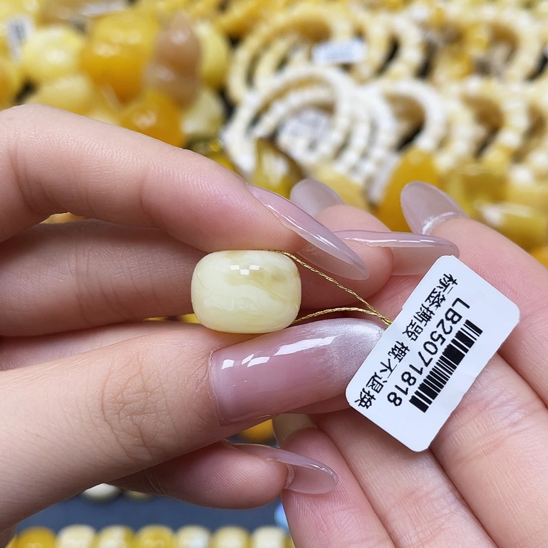 巫***～蜜蜡未镶嵌裸石沁色墩子15.4✖️11.6mm