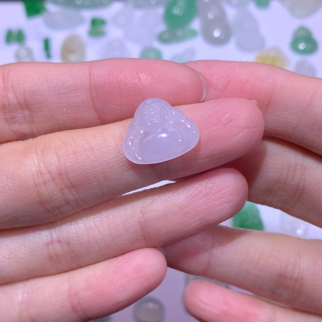 翡翠未镶嵌颈饰佛