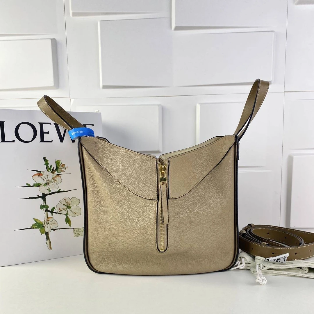 95新 LOEWE/罗意威 小野专属 罗意威沙色中号吊床 LM3219