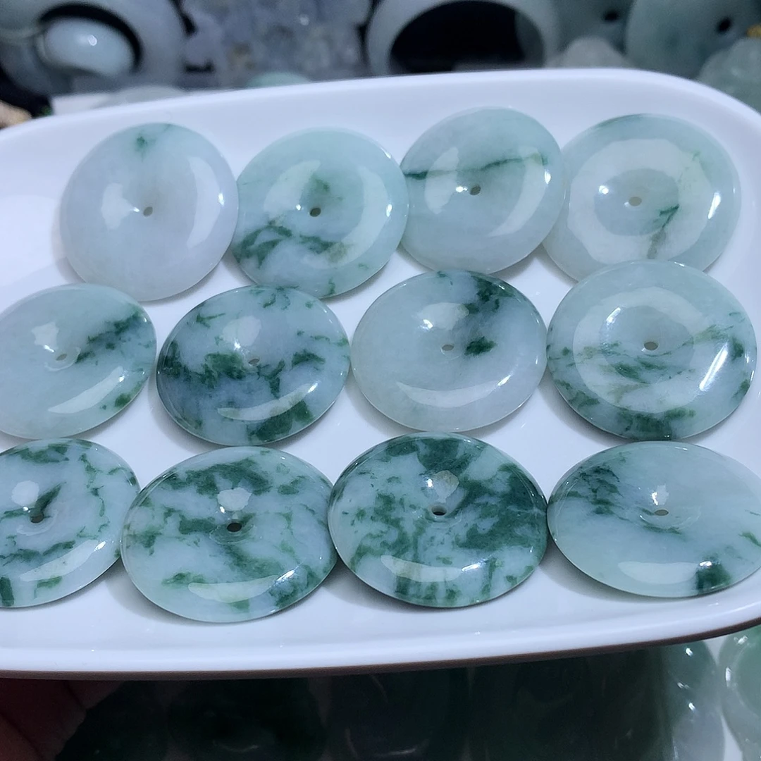 翡翠未镶嵌颈饰发1个