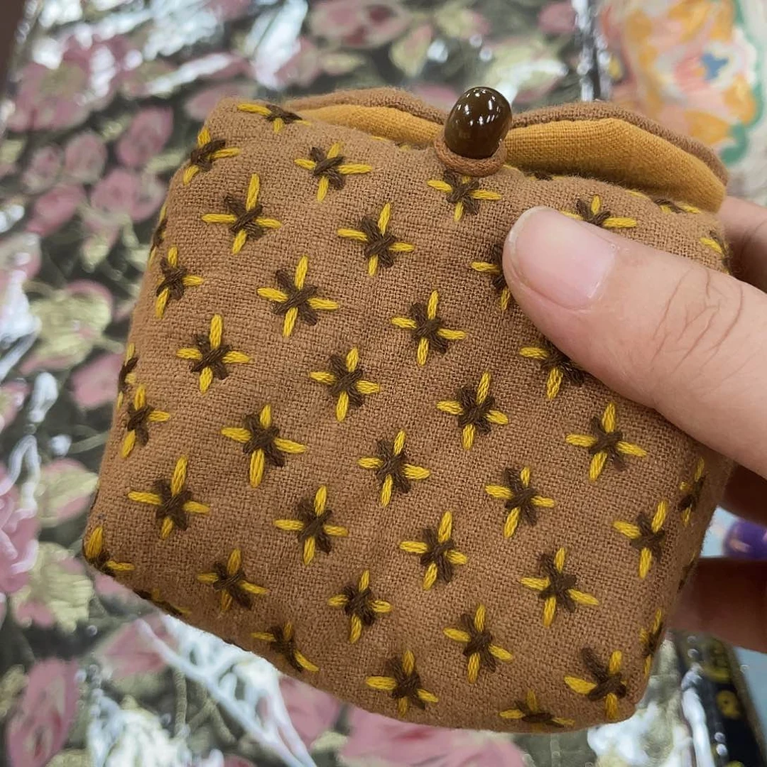 搪瓷杯子里还有好多东西