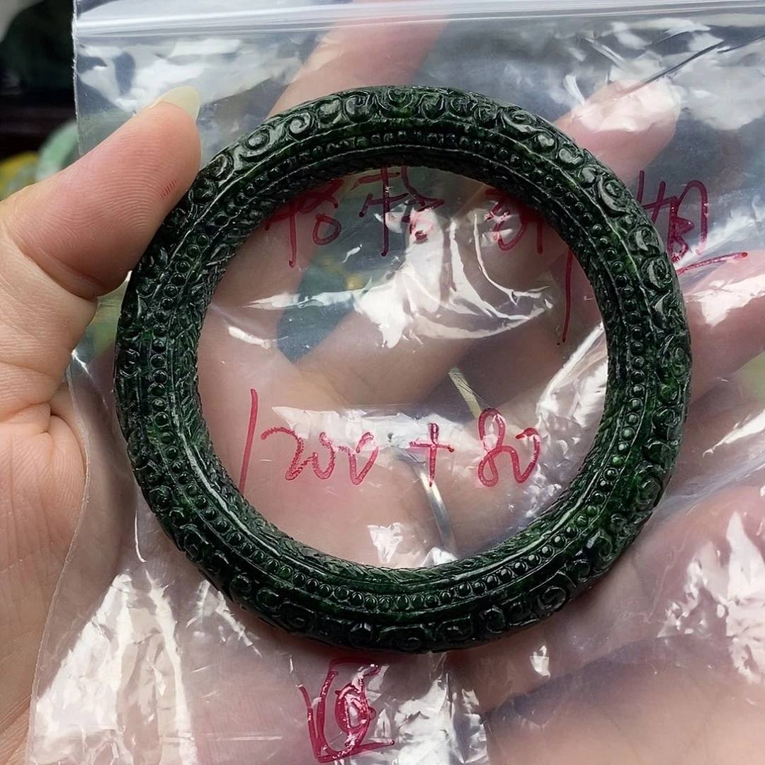 颈饰未镶嵌翡翠格**姐手镯