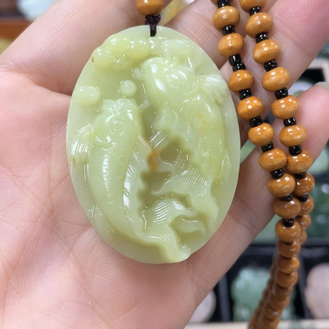 蛇纹石玉颈饰未镶嵌