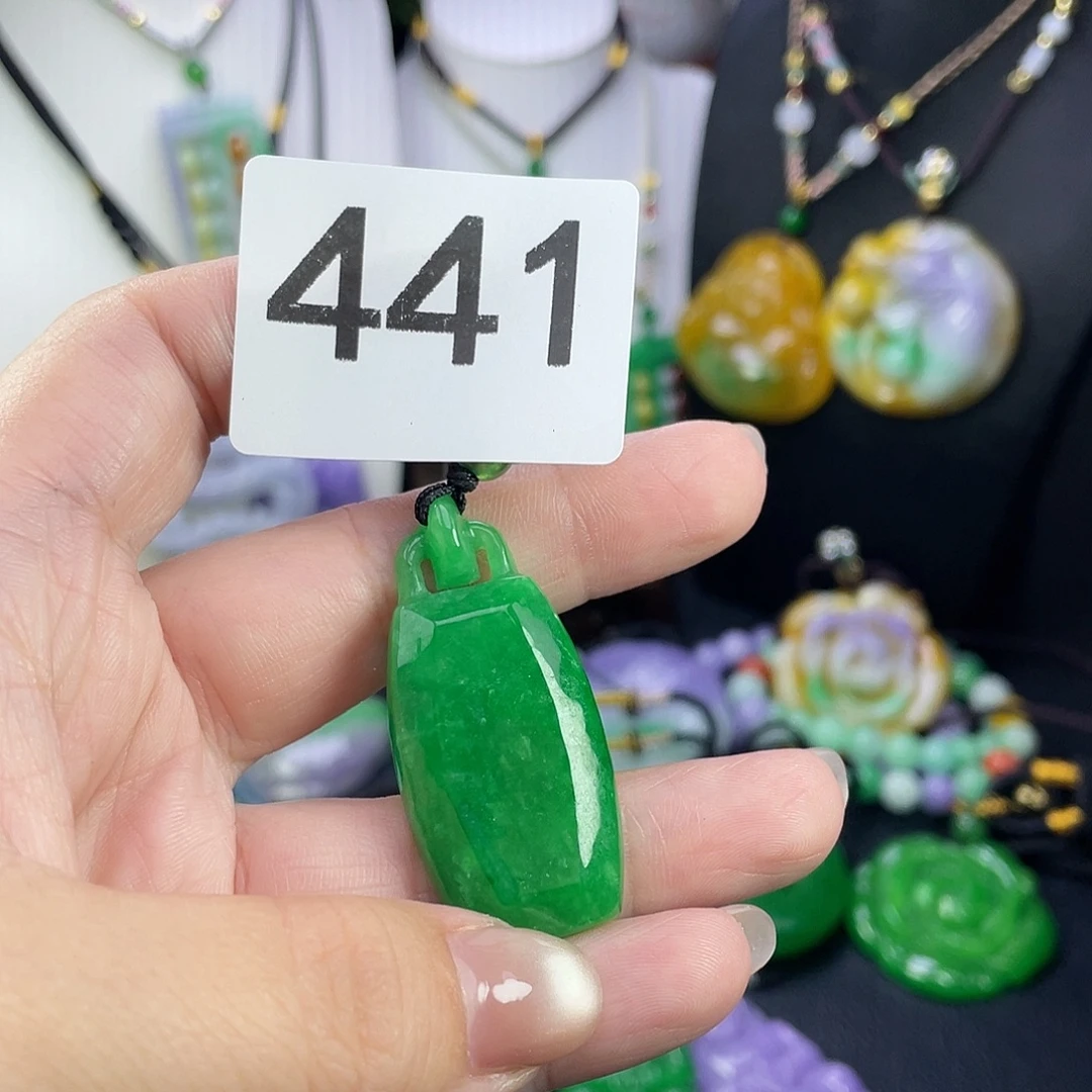 翡翠未镶嵌吊坠(赠链)