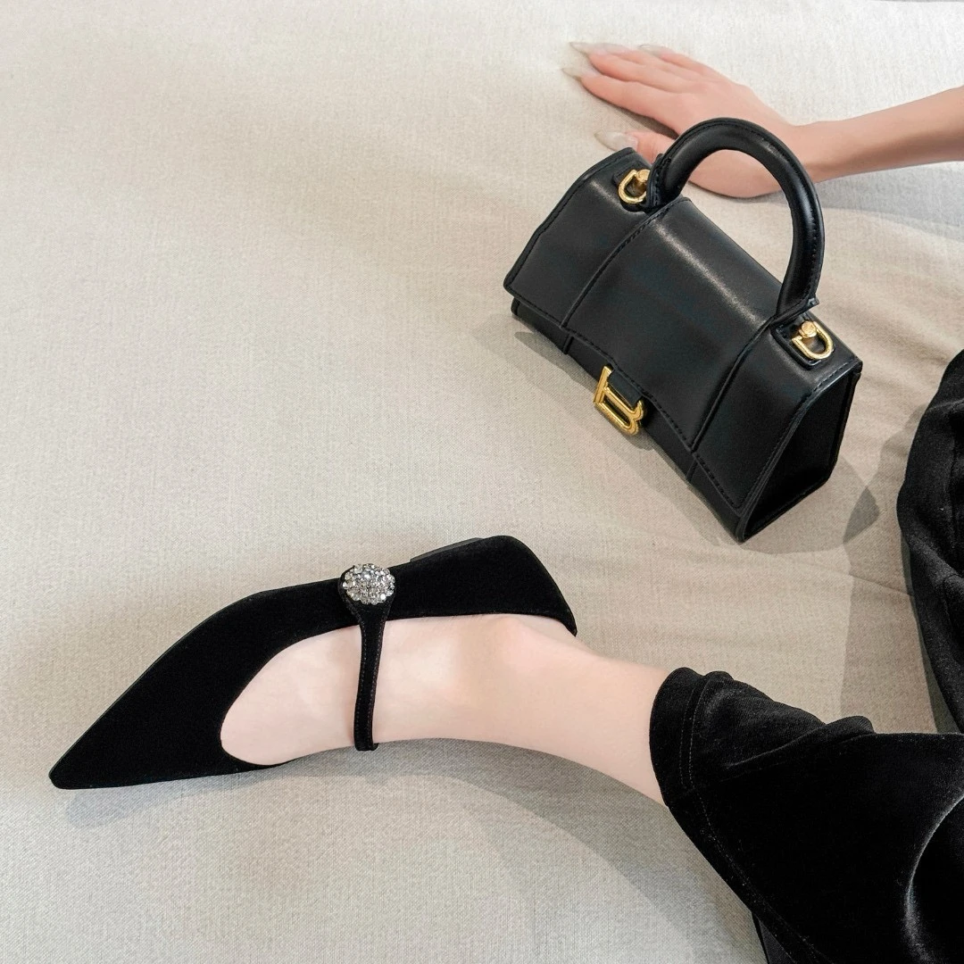 Y1350浅口秋季纯色尖头平跟单鞋平底女鞋气质法式百搭复古黑色