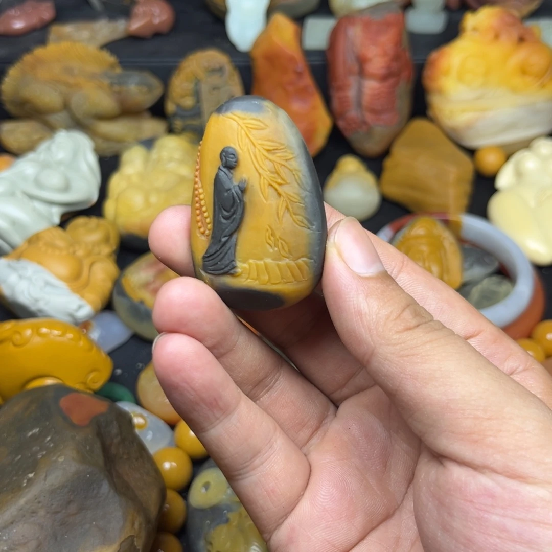 不***理石英质玉未镶嵌颈饰