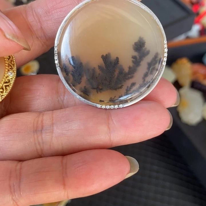 石英质玉（黄龙玉）未镶嵌颈饰