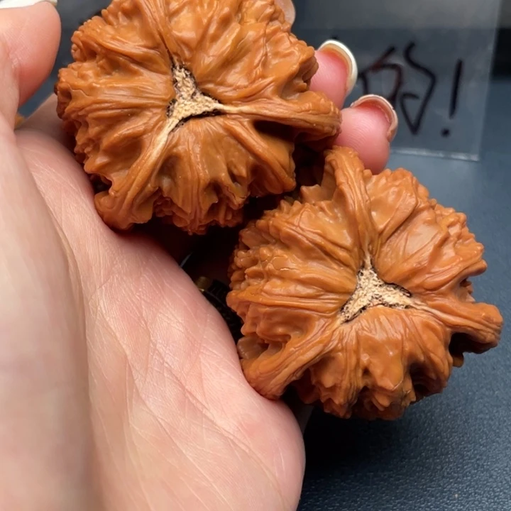 用***2吊坠文玩核桃白狮子