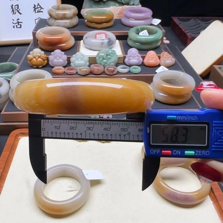 石英岩玉未镶嵌手镯