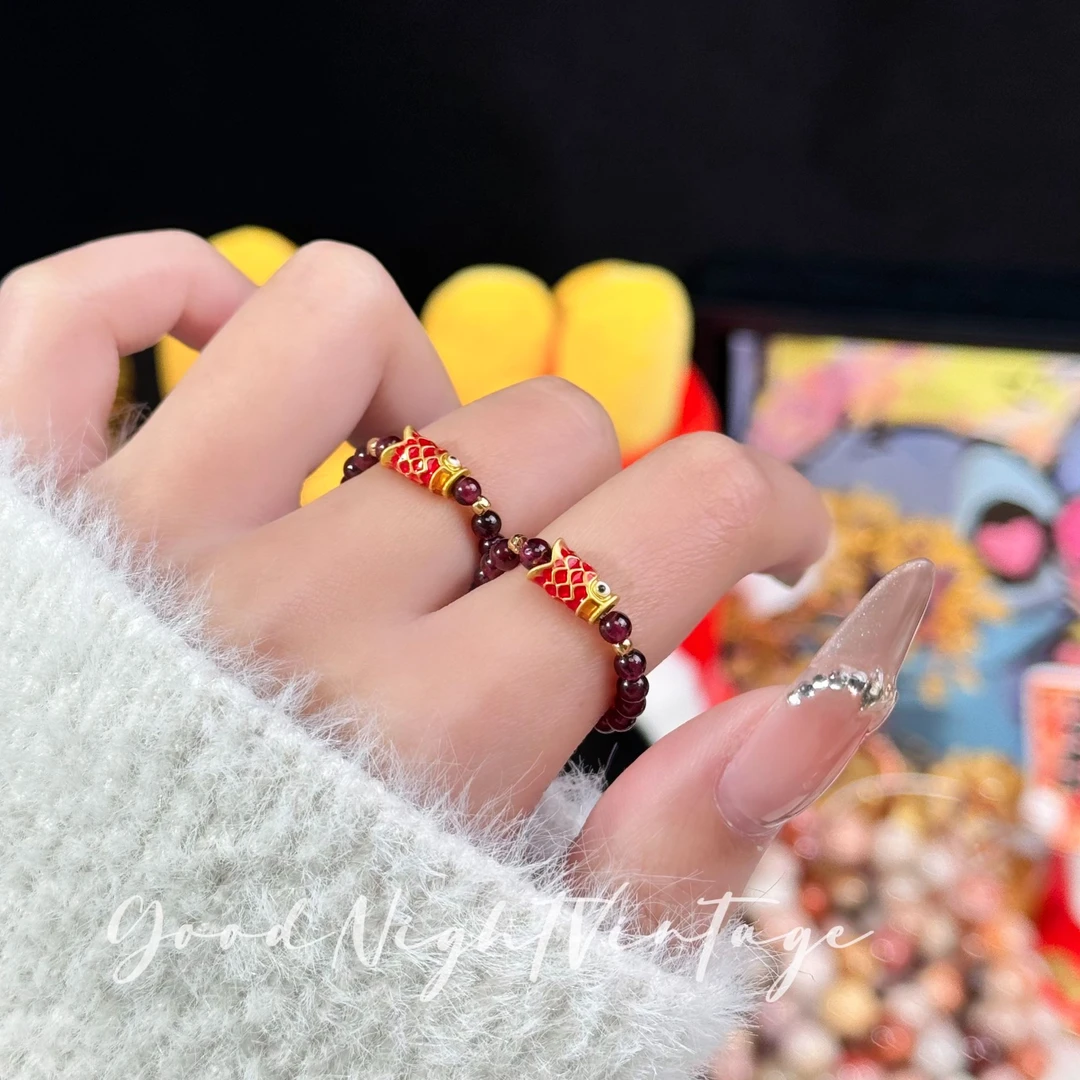 石榴石锦鲤戒指弹力绳串珠戒指女