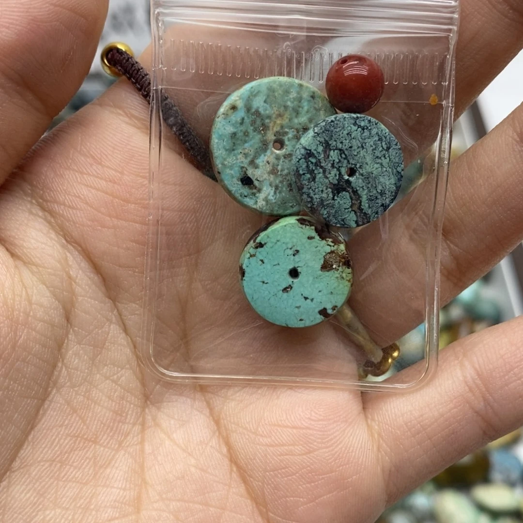 拥***抱南红玛瑙未镶嵌珠宝奇石