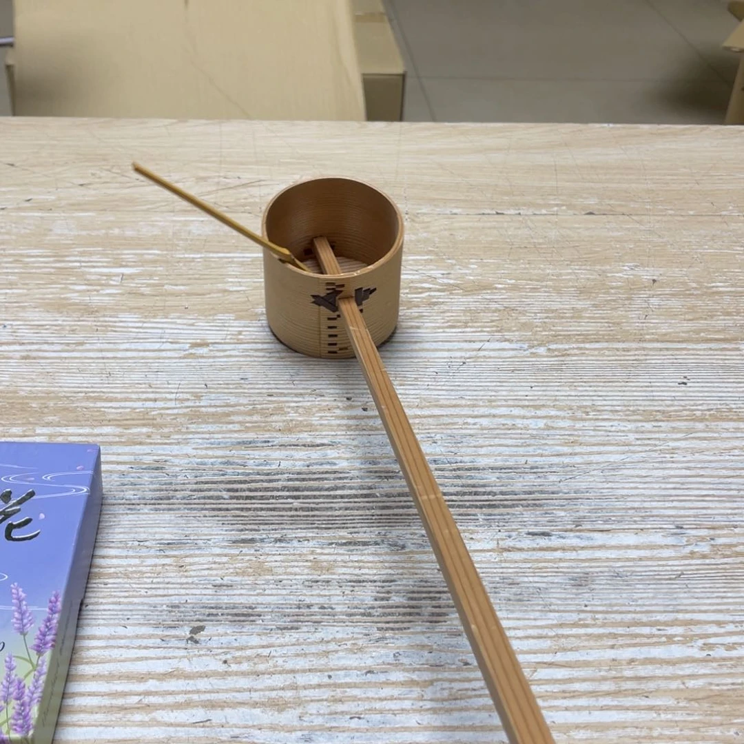 瓷片云****瓶密密麻麻地排列着一个