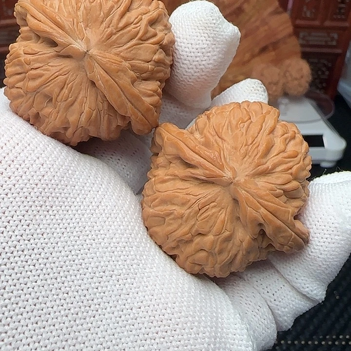 文玩核桃吊坠全品白狮子42