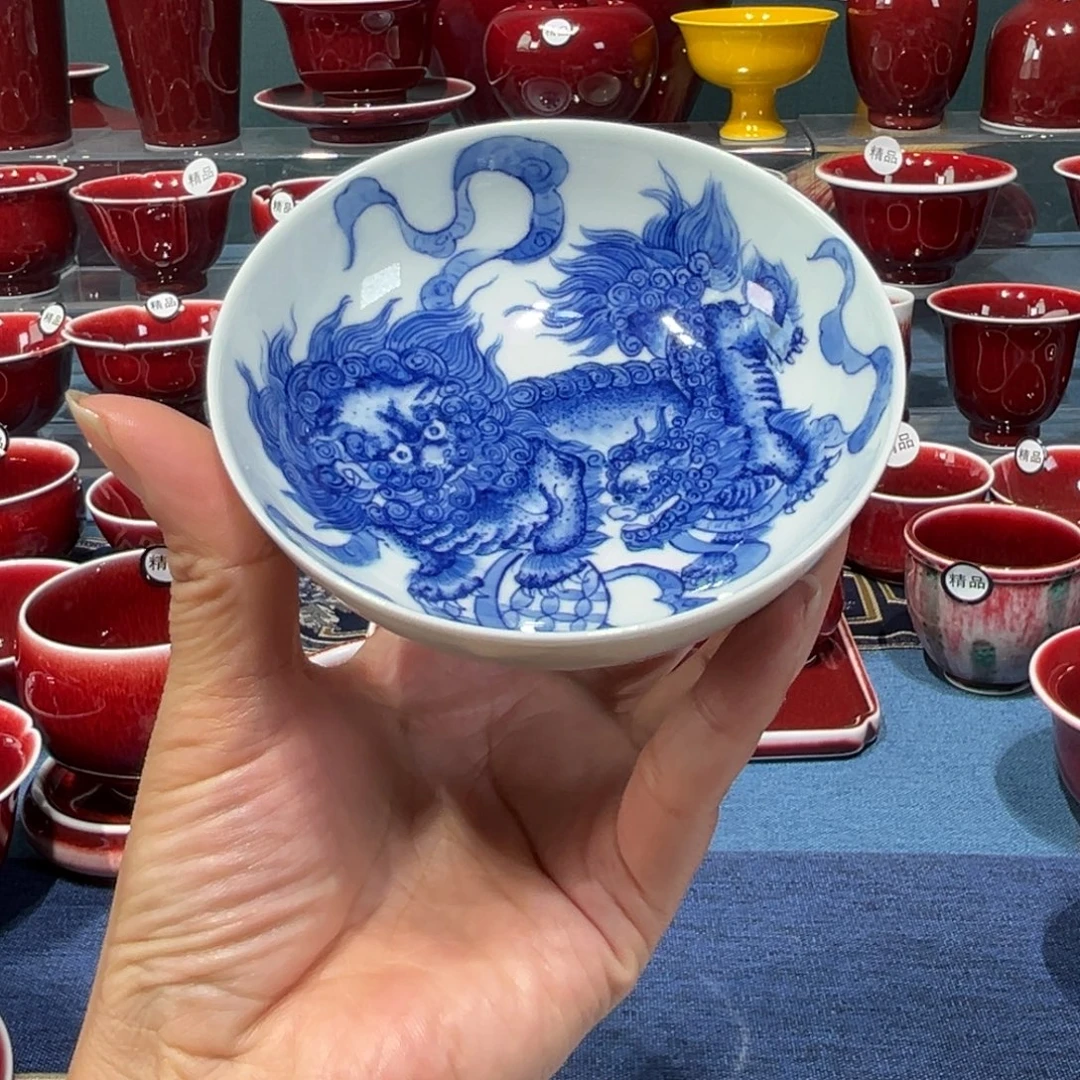 景德镇浅行窑青花内绘卧足杯