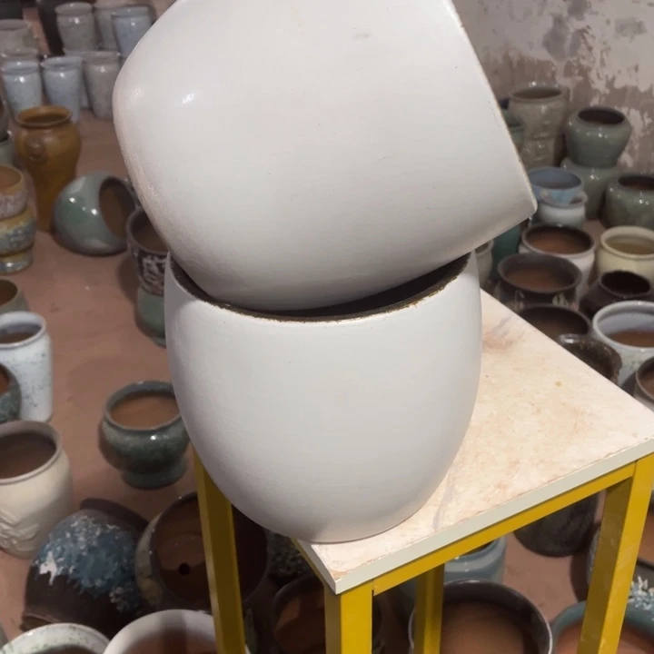 紫砂花盆口径20高度20两只小瑕疵