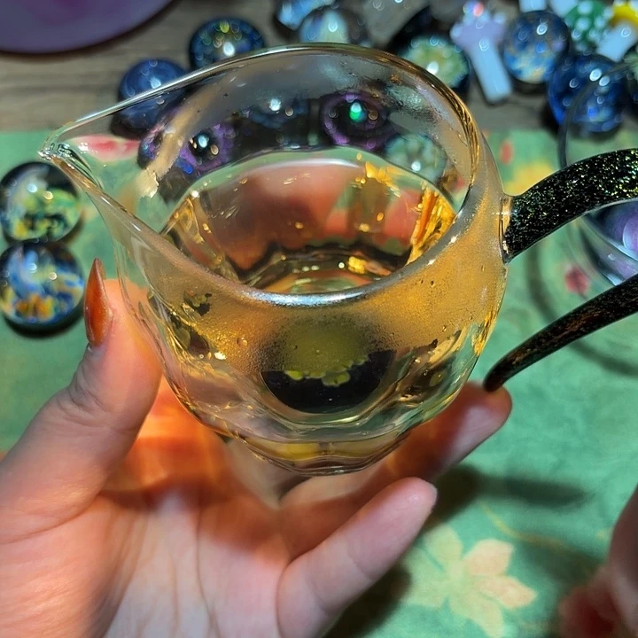 玻璃茶色凌破绿花语。瑕